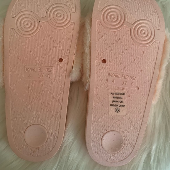 Yoga Faux Fur slides - Picture 2 of 3
